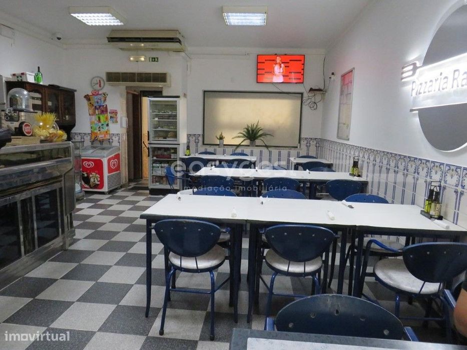 Restaurante Pizzaria em pleno funcionamento no centro de Aljustrel