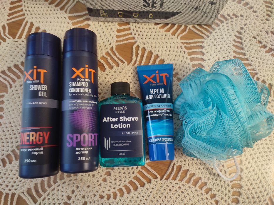 Набір подарунковий в коробці шампунь- кондиціонер, гель для душу, крем