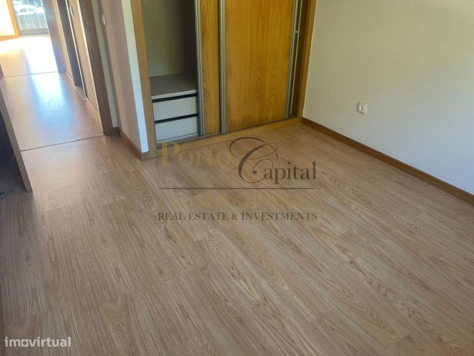 T2 Com Terraço Privativo | Luz, Conforto E Excelente Localização