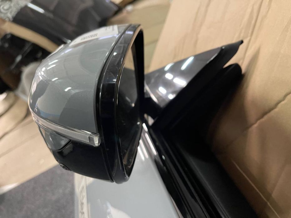 Дзеркало BMW I4 G26 в кольорі C4W 9 PIN