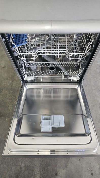 Maquina de lavar loiça INDESIT