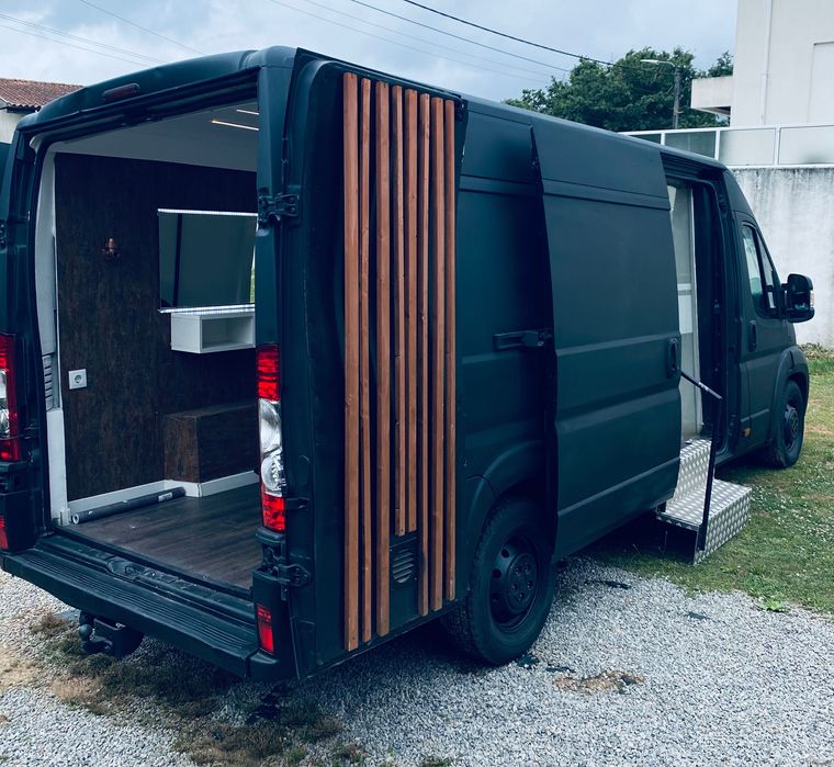 Barbearia móvel ou salão de beleza