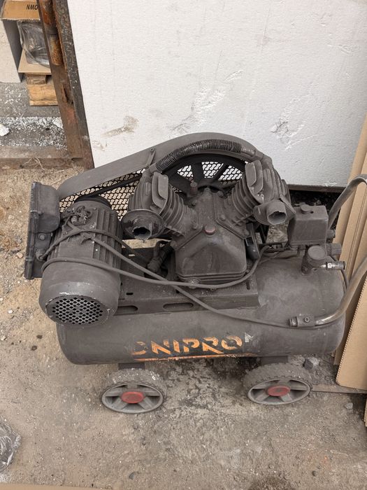 Компресор Dnipro-M AC-50 VG на запчастини або під ремонт