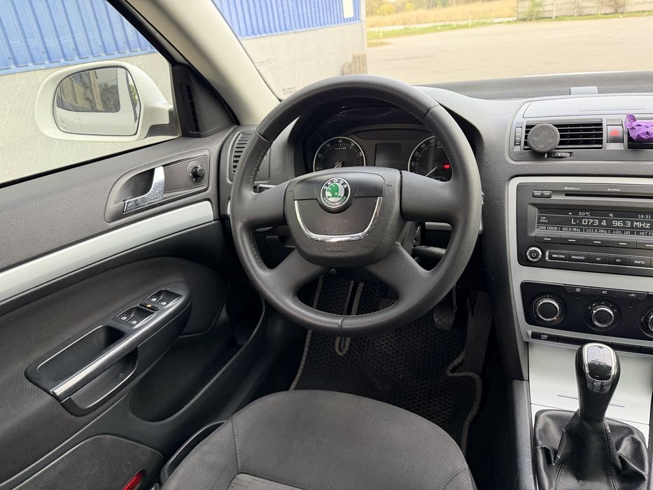 Продам шкоду Октавію 1.6 MPI офіційну не фарбовану  2012г