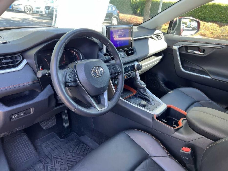 Toyota RAV4 XLE Premium      2023