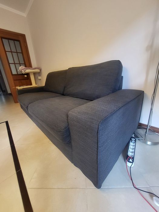 Sofa Kivik 3 lugares + Repousa pés  Antracite
