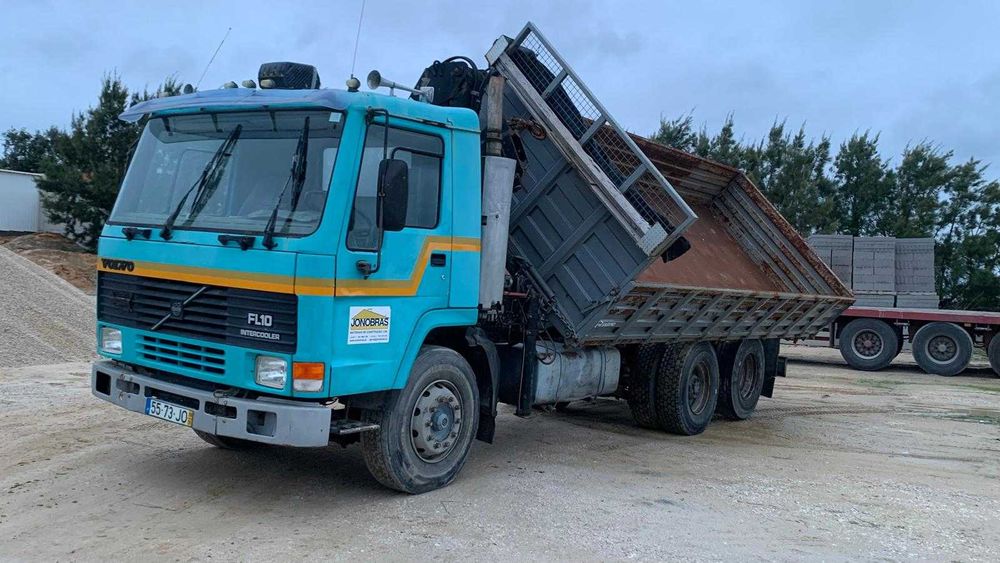 Camião Volvo FL10 c/grua HIAB e báscula bilateral