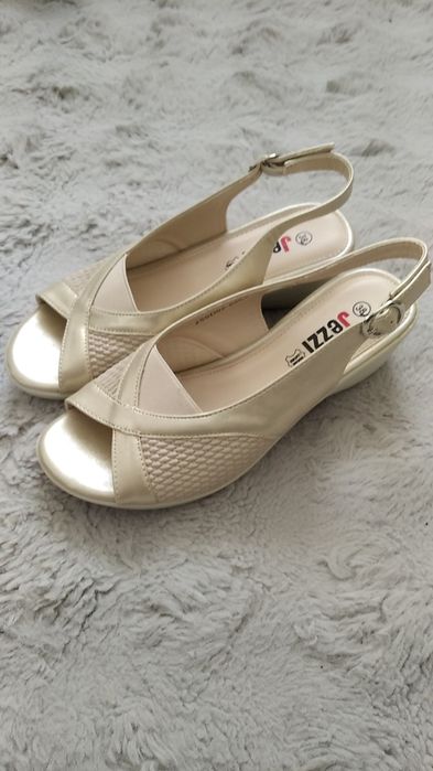 Sandały firmy Jezzi