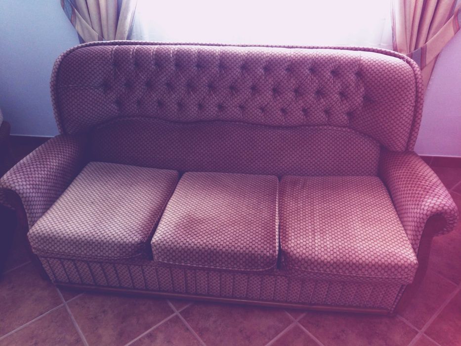 Sofás com botões cravados