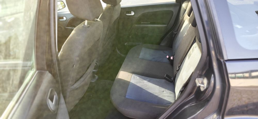Ford Fiesta 1.2 Ghia Económico 5 Portas