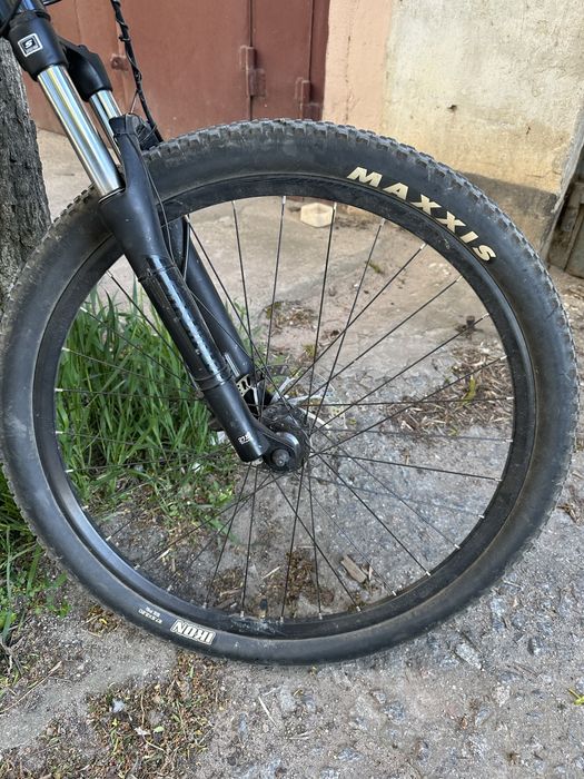 продам СРОЧНО (предлагайте цену)зверя Giant Talon 4 Metallic Black