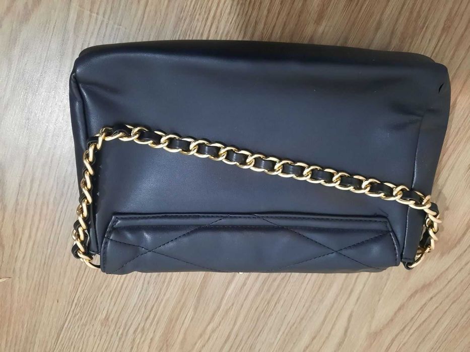 Primark .Сумка на цепочке.
30*20*5 цепочка 20 см.