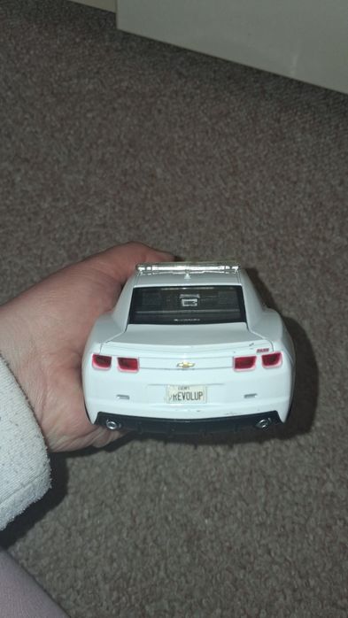 Модель машинки 1/24 chevrolet