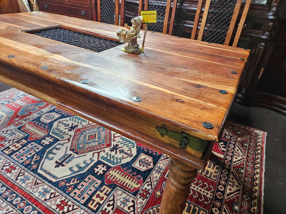 Excelente mesa em madeira maciça - Estilo Mexicano - óptimo estado e
