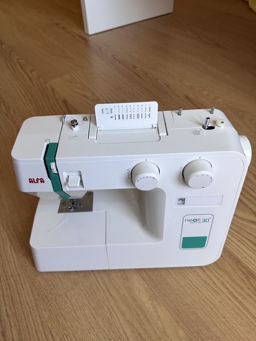 Maquina de costura Alfa Next30+ Spring com pedal