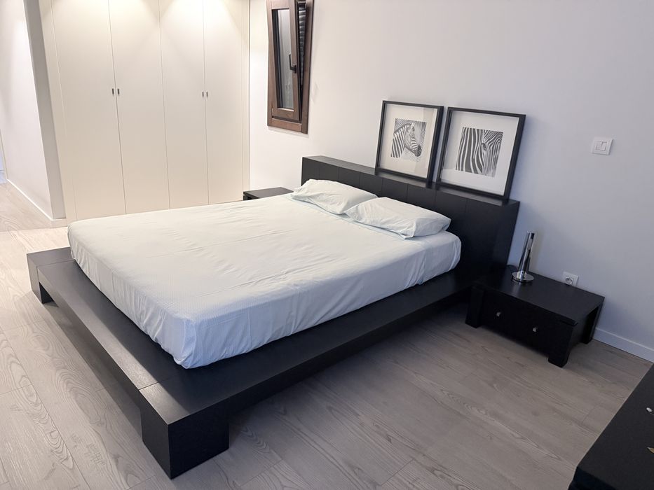 Cama de casal + mesas de cabeceira + colchão