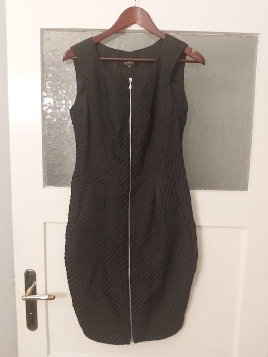 Sexi taliowana sukienka Mała czarna 36/S zamek na ramiączkach