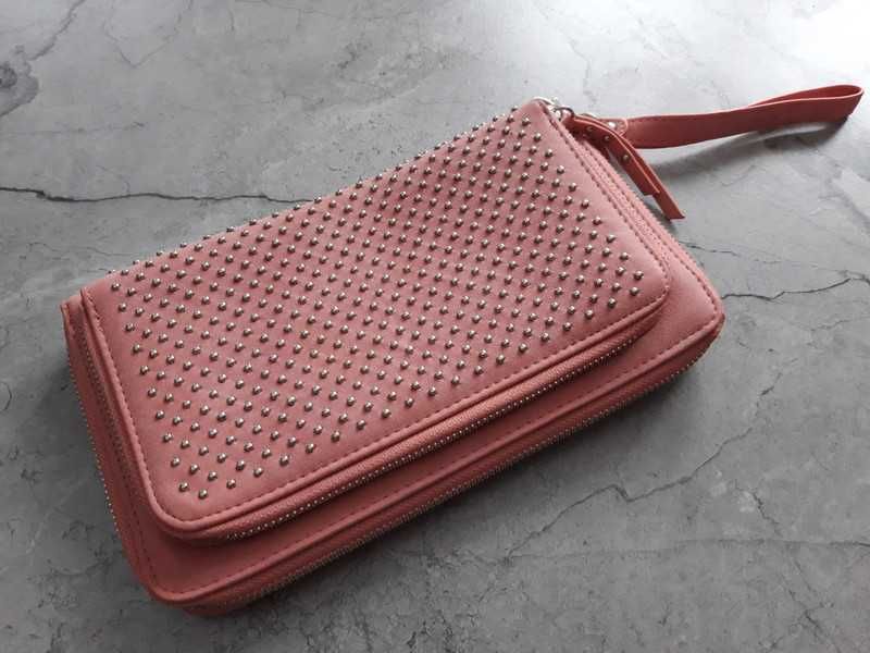 Różowa torebka kopertówka