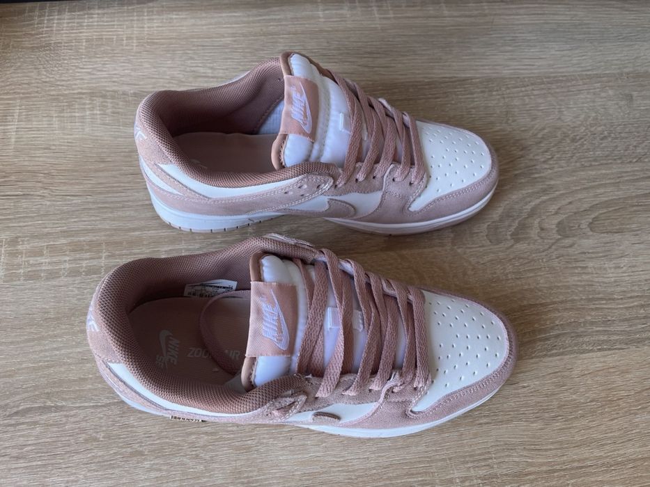 Nike Dunk Low “Particle Rose” в наявності