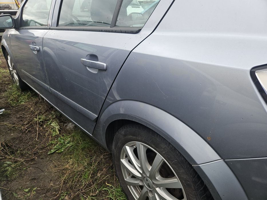 Opel Astra H z163  1.6 maska lampa blotnik drzwi klapa zderzak  koła
