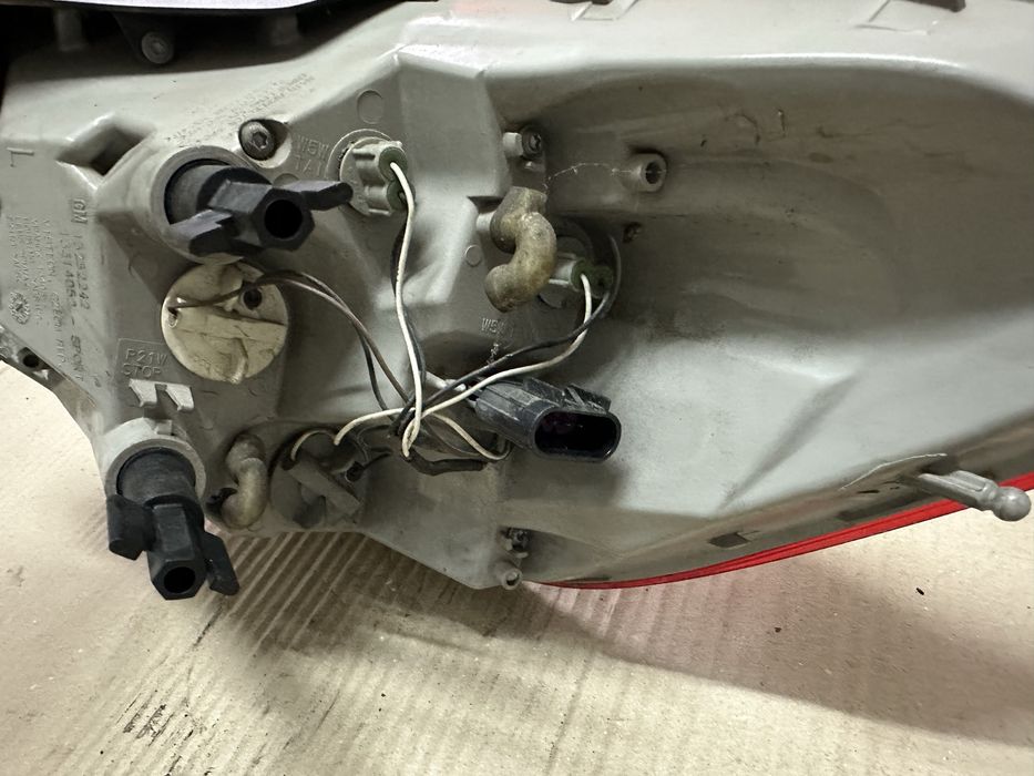 Farolim Esquerdo Opel Astra J Sports Tourer 2010 a 2015