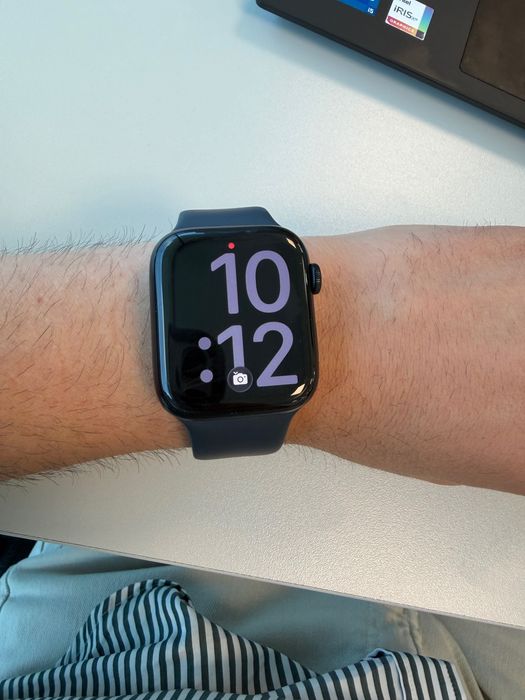 Apple Watch SE GPS, Caixa em alumínio meia-noite de 44 mm com Bracelete desportiva meia-noite - M/L