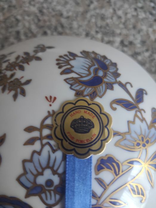 Guarda Jóias e uma caneca
