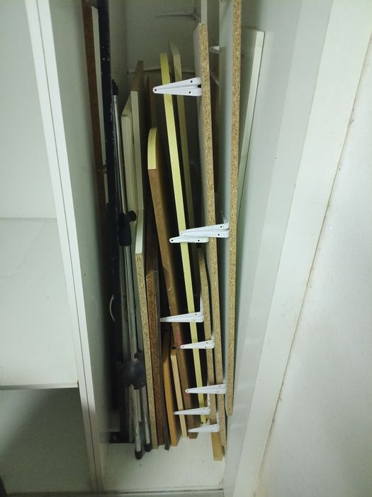 Prateleiras com esquadros