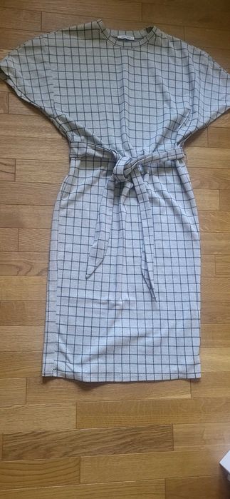 Sukienka w kratę ZARA