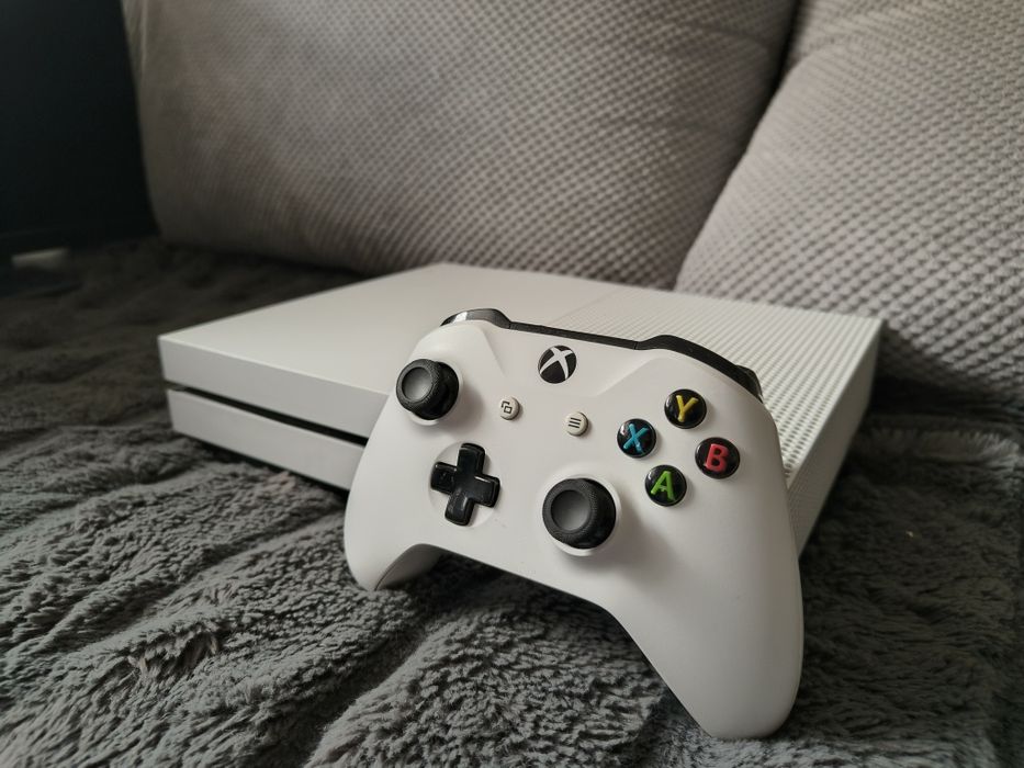 Xbox One S 1TB .