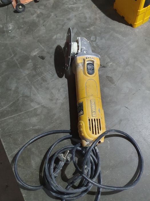 Vendo várias máquinas para construção civil