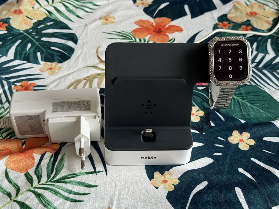 Base de Carregamento Belkin PowerHouse para Apple iPhone e Apple Watch
