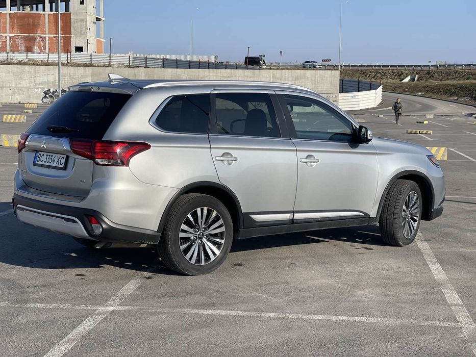 Mitsubishi outlander 3 sel 2020 рік