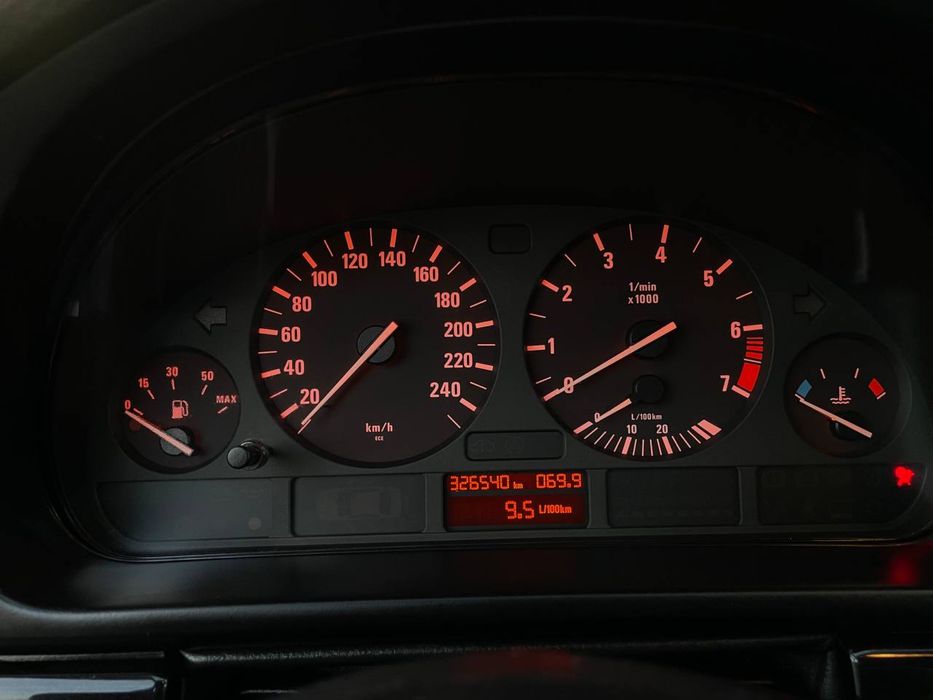 Бмв е39 525 2000 рік