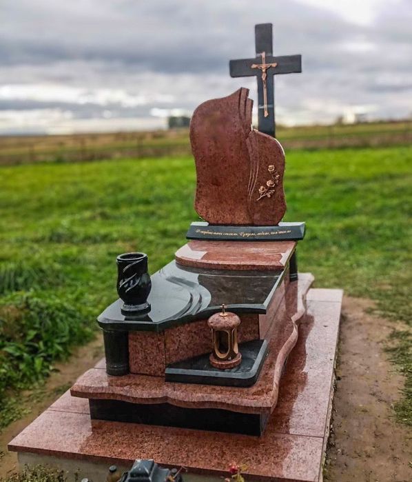 Гранітні памятники.