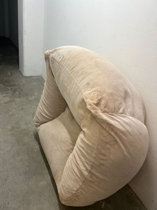 Puff Design em Veludo Cotelê – Conforto & Estilo