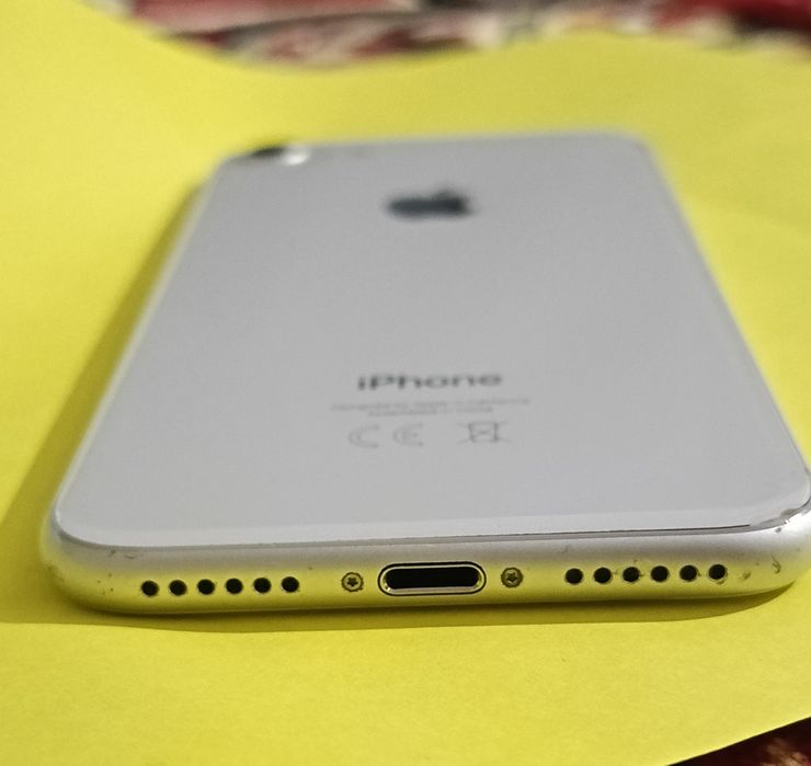 Продам IPhone 8 айфон на 64 гб