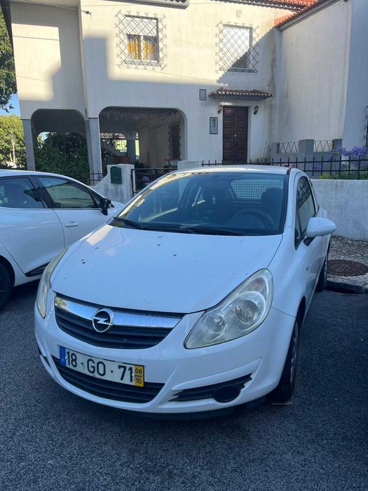 Opel com motor danificado