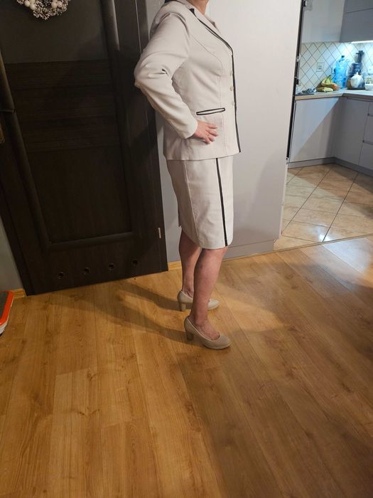 garnitur damski ze spódnicą