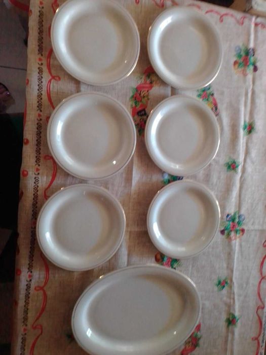 Тарелки разные современные