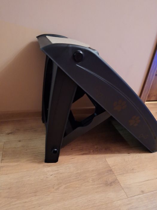 Schodki dla zwierzaka.