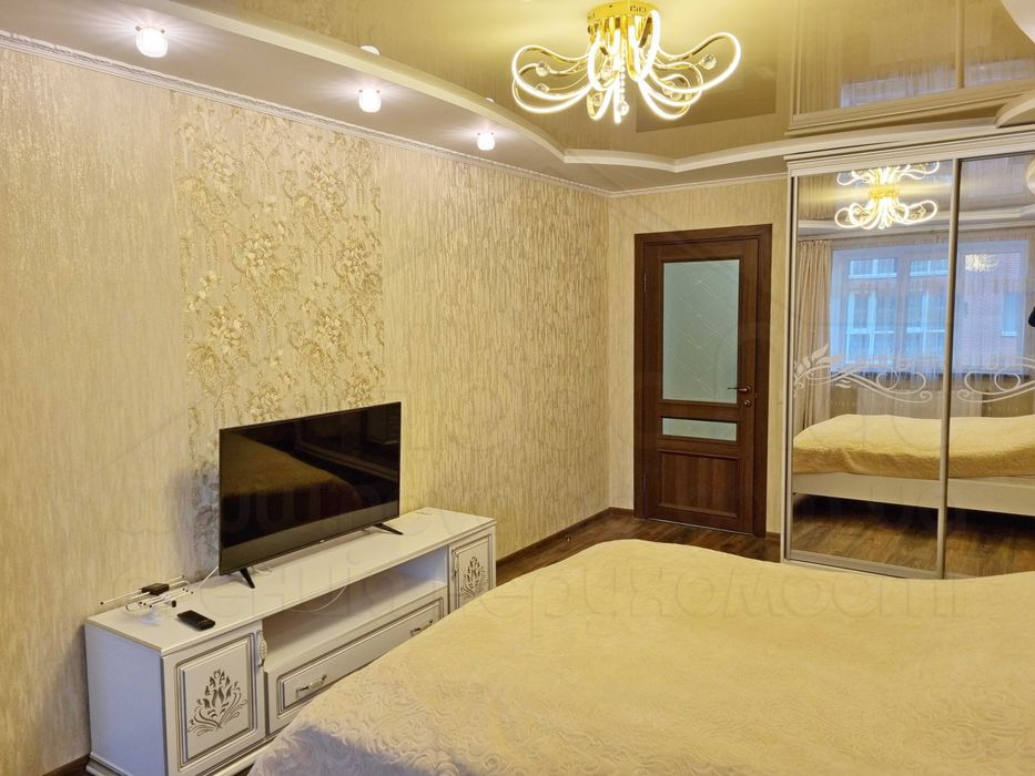 2 кімнатна квартира 77м2 в новобудові з ремонтом в районі Політеху