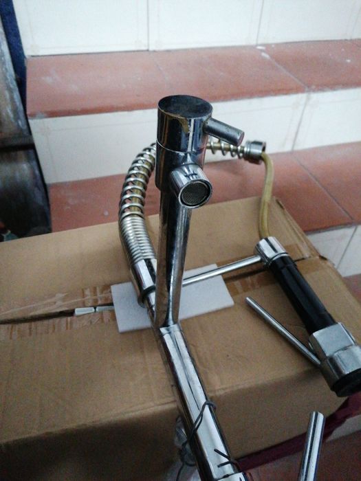 Torneira de bancada com chuveiro431702762723092481