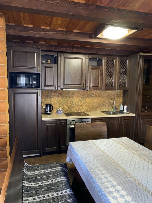 Здається дервяний будинок з банею все є