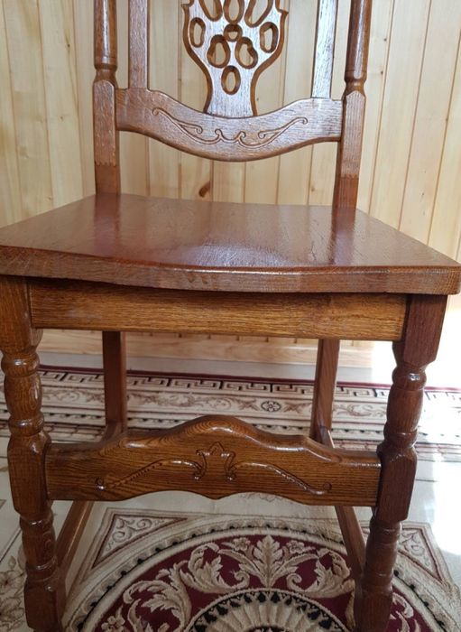 Стілець дубовий ручної різьби