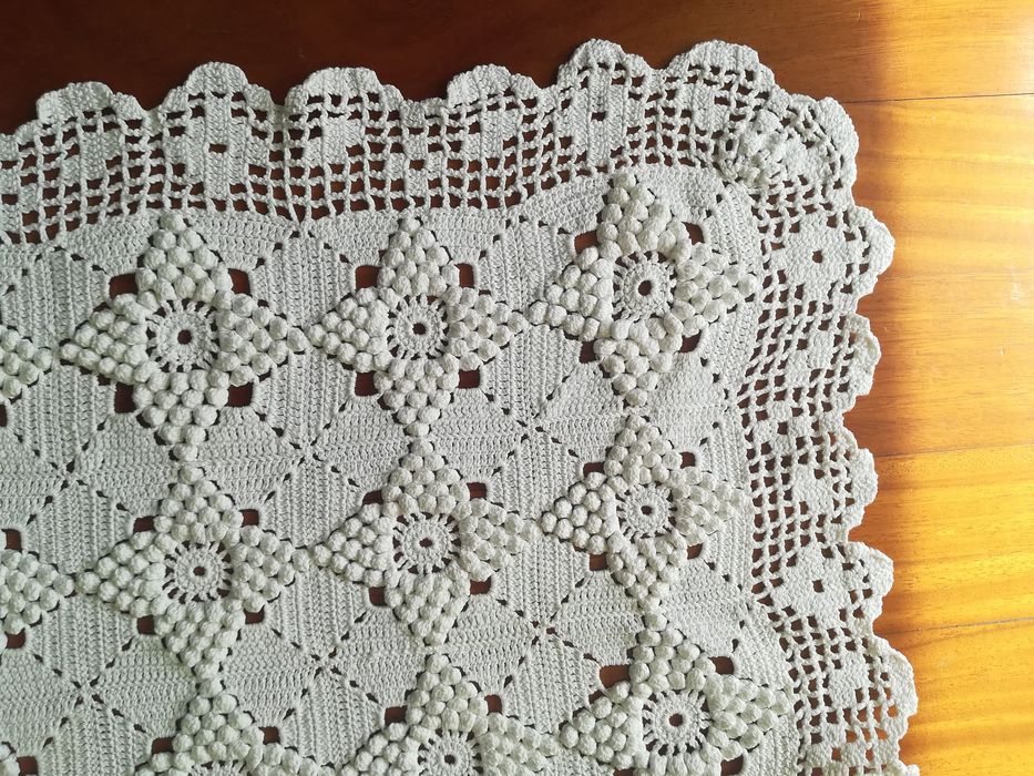 Colcha em crochê para cama de bebé