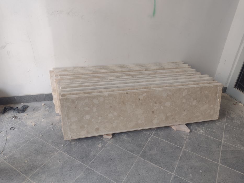 Parapet  160 x 38 cm dostępne 40 sztuk kamień