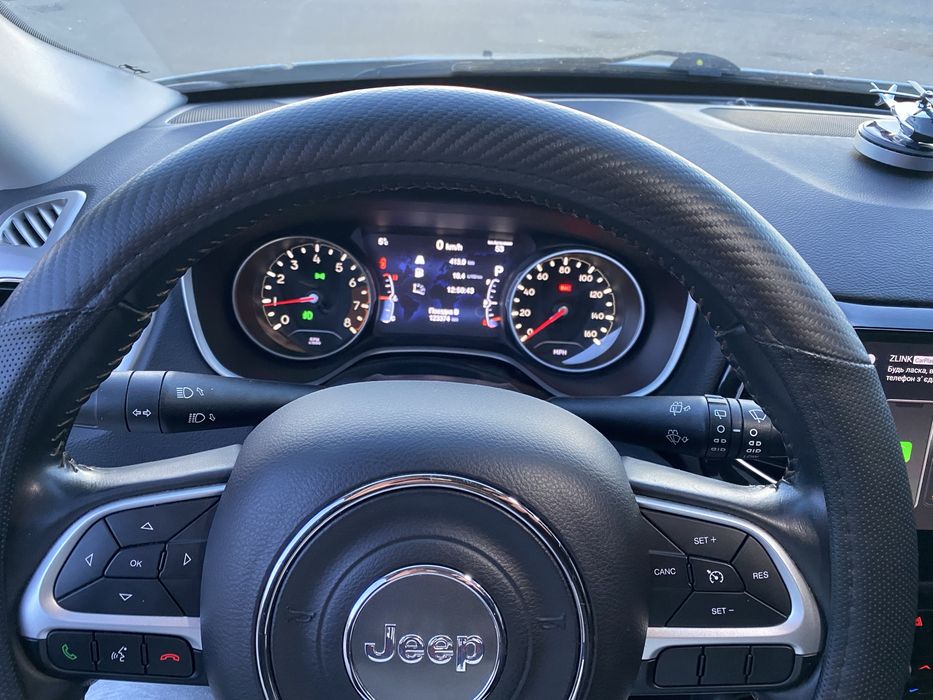 Продам власний автомобіль Jeep compas 2017