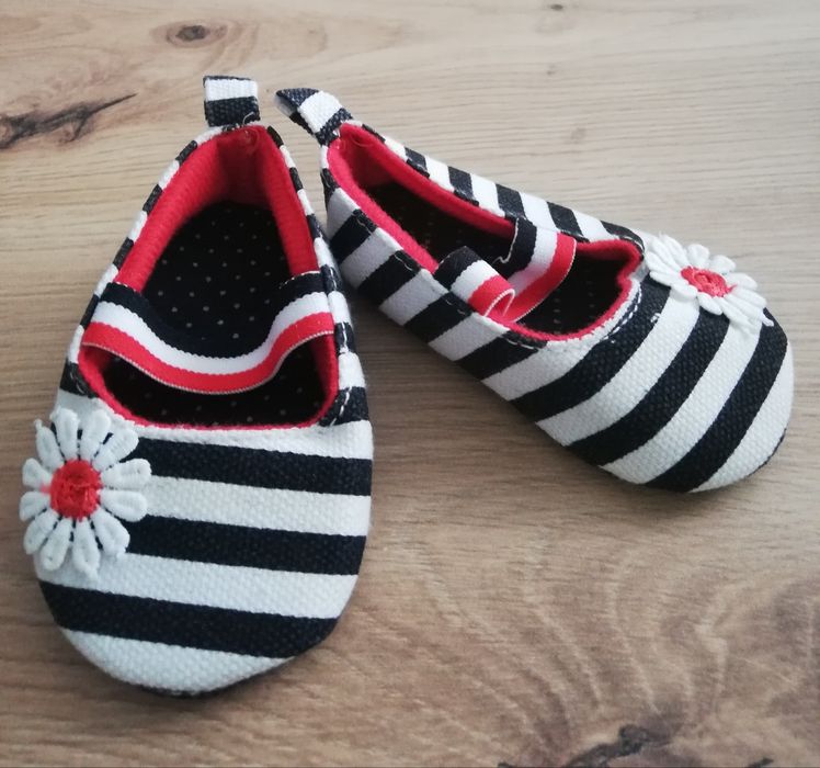 Niechodki-buciki w rozm. 18 (11cm)