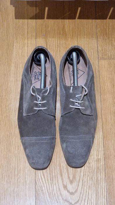 Sapatos em camurça